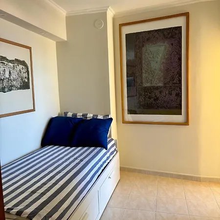 Pé Na Areia Da Rocha